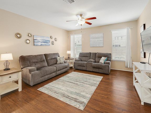 4th image of 217 Sheepshank Dr