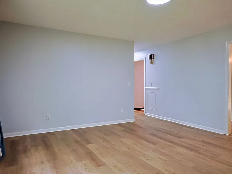 205 Tamassee Dr — Photo 2