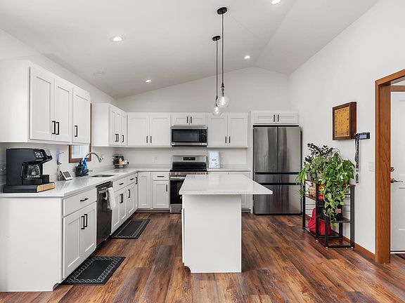 3rd image of 521 Roosevelt St
