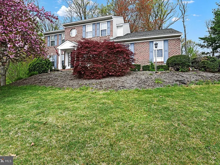 320 Kalorama Rd — Photo 2