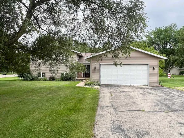 106 Niehoff Dr, Fall River, WI 53932