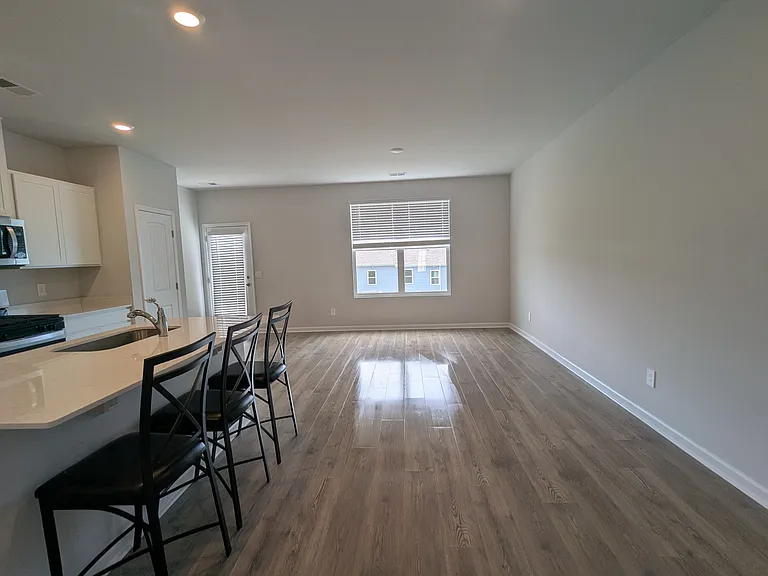 645 Longtail Ln — Photo 3