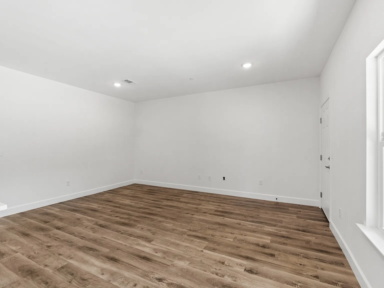 912 Barrow St — Photo 3
