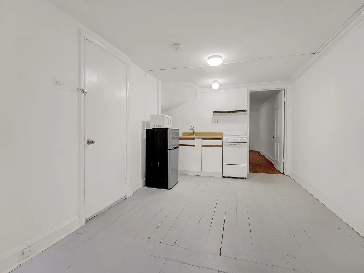 Studio, 588 sqft, $1,499 — Photo 3