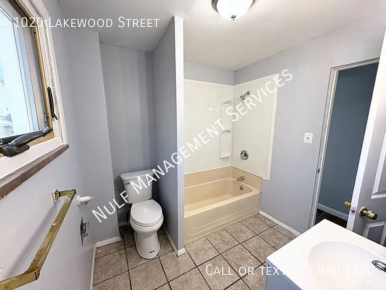 1020 Lakewood St — Photo 8