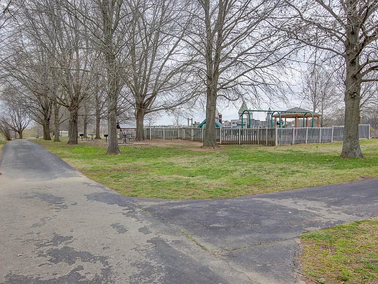 1115 Hillwood Dr #E3 — Photo 27