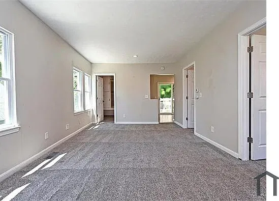 3 bed, 792 sqft, $1,300 — Photo 4