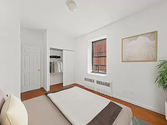 5th image of 215 W 101st St #Bb