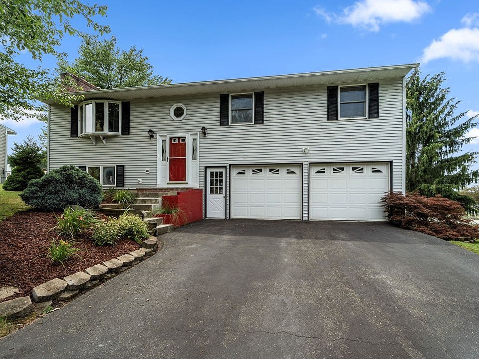 1st image of 6 Rebecca Dr