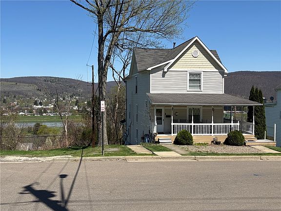 3rd image of 247 W 1st St