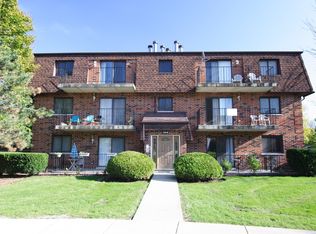 1204 Whispering Hills Ct APT 108, Naperville, IL 60540