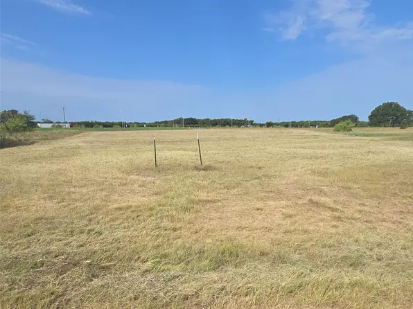 1275 Deerfield Dr, Wills Point, TX 75169