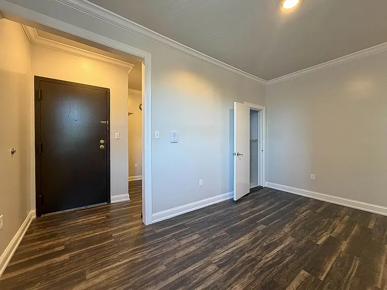 3-5 Potter Pl #4C — Photo 11