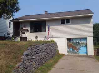 29 E Boundary St, Ely, MN 55731