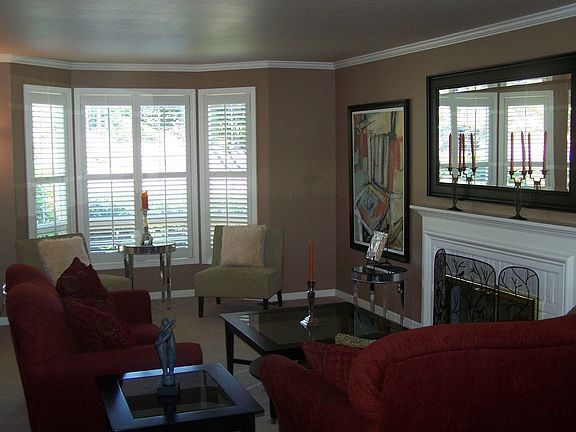 Large and inviting living room 