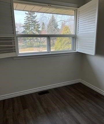 4th image of 365 Sandhurst Dr