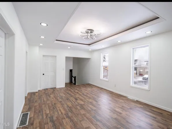 806 Strong St, Schenectady, NY 12307