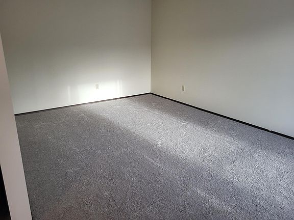 4th image of 10715 84th Ave NW #303