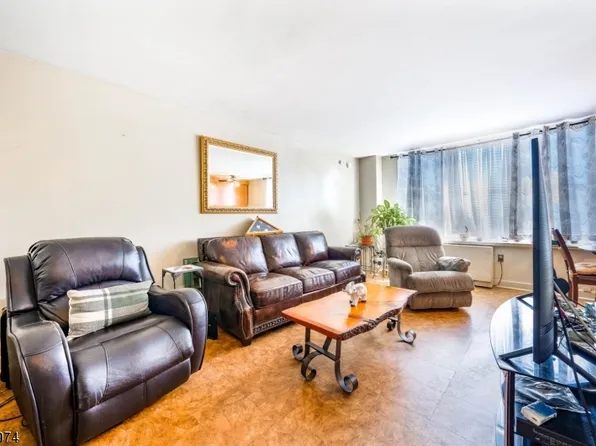 704-712 N Broad St #8D, Elizabeth City, NJ 07201