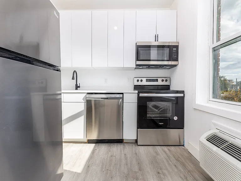 1260 Main St #204 — Photo 4