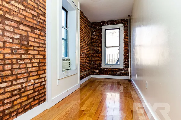 Rented by EXR | media 2