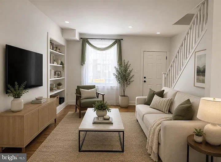 3 bed, 1.0 bath, 882 sqft, $1,675 — Photo 3