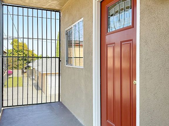 4th image of 916 S Marguerita Ave #K
