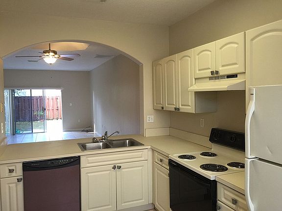 5th image of 15750 SW 92nd Ave Unit 32C