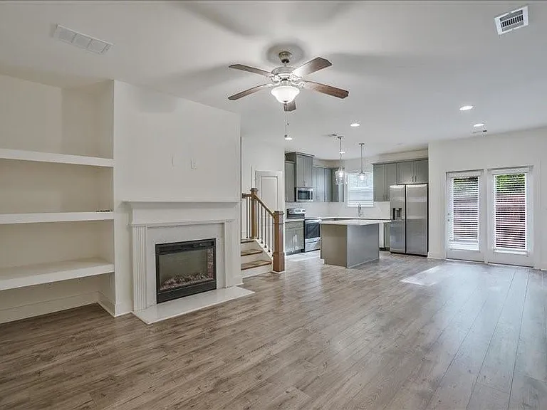 1809 Edgehill Dr — Photo 2