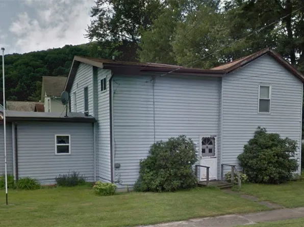 301 5th St, Franklin, PA 16323