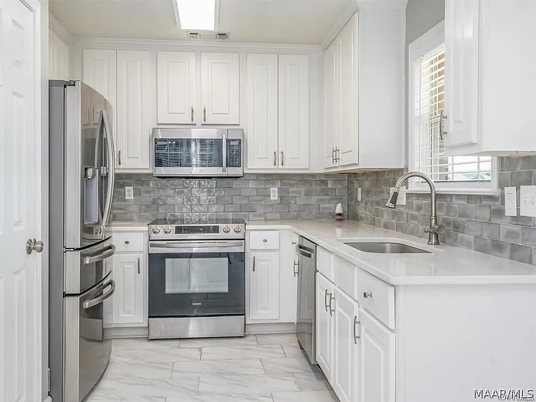 1261 Westfield Ln — Photo 8