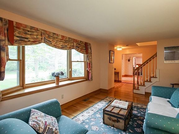 5th image of 93 Fensview Dr