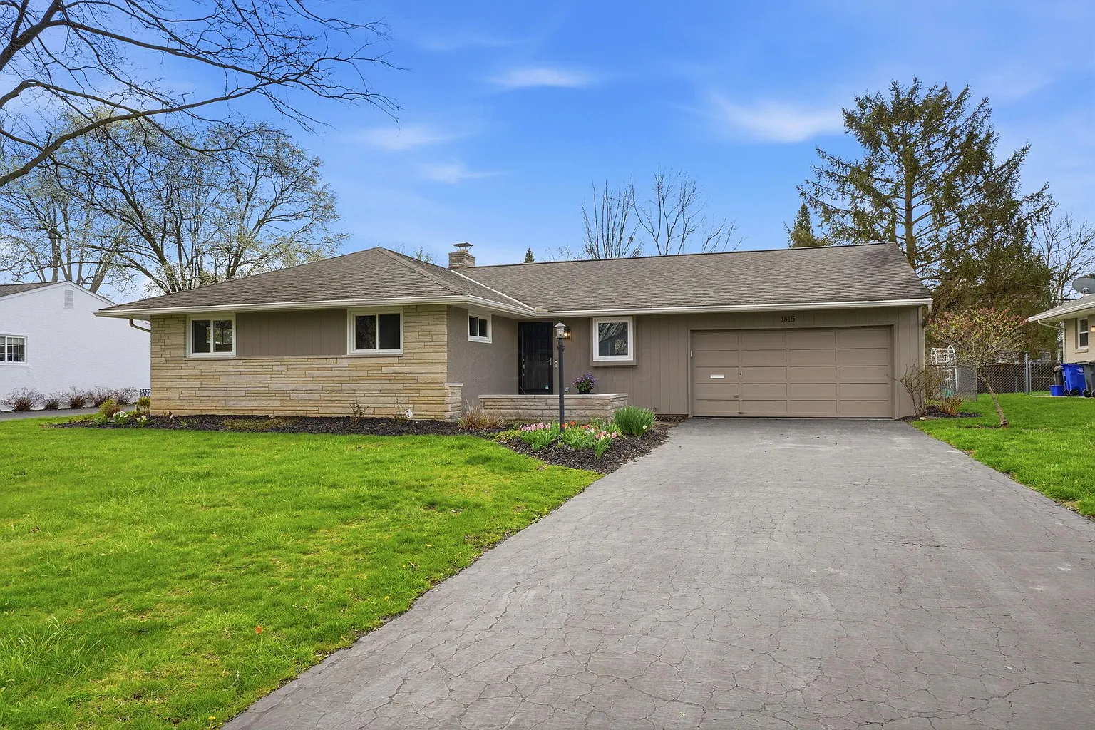 1815 Merriweather Dr photo 1
