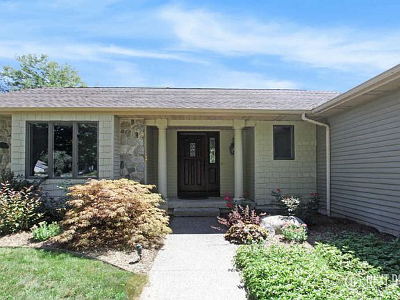 3rd image of 5820 Arroyo Vista Dr NE