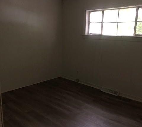 4th image of 325 S Link Ave