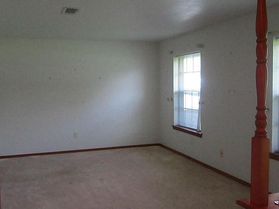 4th image of 705 Holly Dr