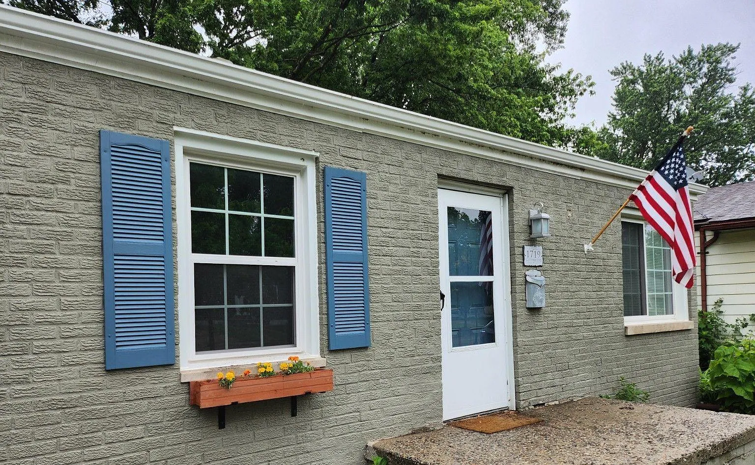 3 bed, 906 sqft, $2,200 — Photo 2