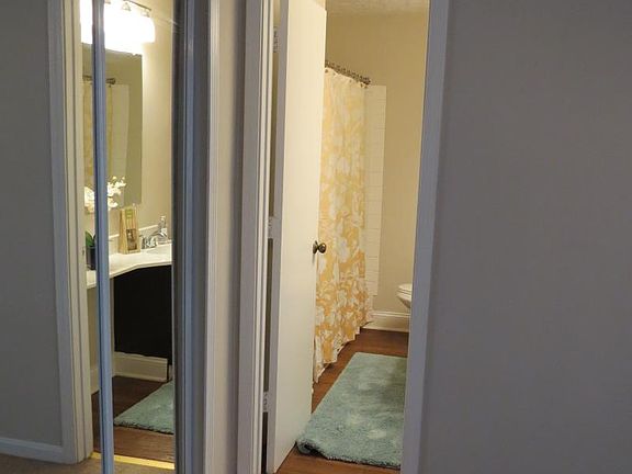 5th image of 9412 Doral Ct APT 10