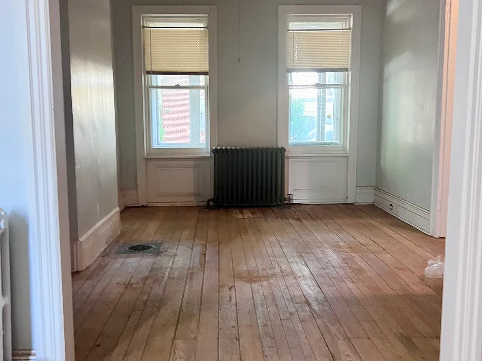 822 W 10th St