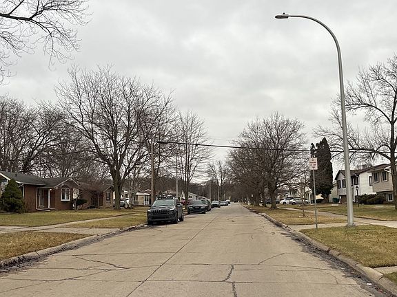 5th image of 15730 Anthony St