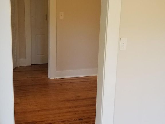 2nd image of 1228 Illinois St