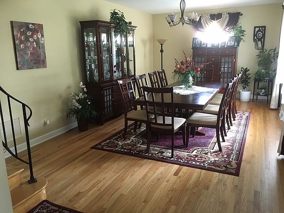 2nd image of 1N685 Forest Ave
