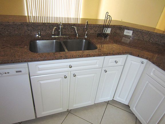 4th image of 9252 Estate Cove Cir