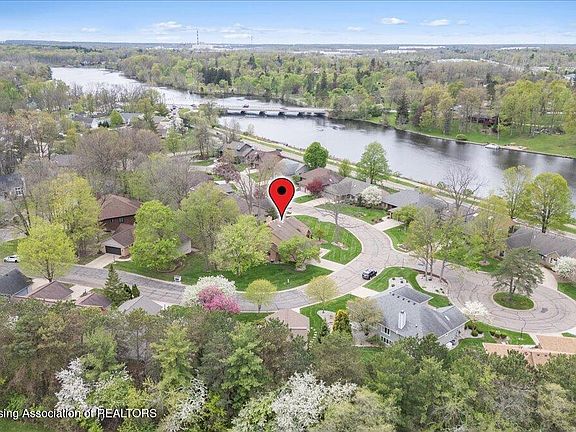 4th image of 3601 Muirfield Dr