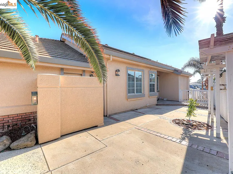 4050 Pier Point — Photo 8