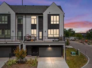 105 Sovereign Hts SW, Calgary, AB T3C 3Y3