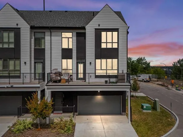 105 Sovereign Hts SW, Calgary, AB T3C 3Y3