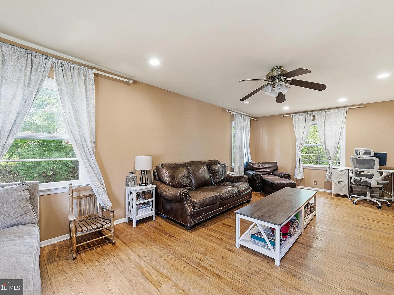 4 bed, 3.5 bath, 2281 sqft, $4,000 — Photo 3