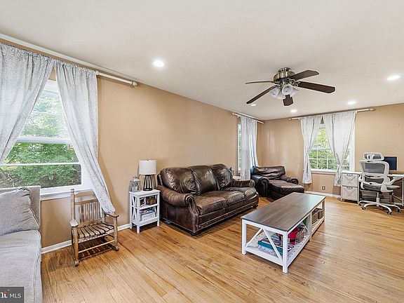 3rd image of 292 Glenn Ave