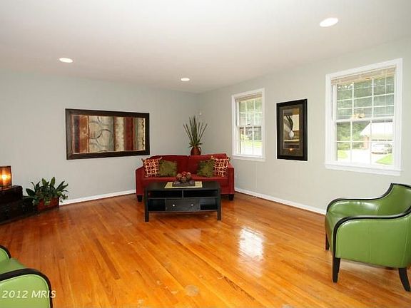 3rd image of 8907 Braeburn Dr